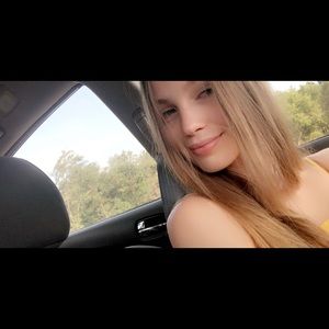 Meet your Posher, Kayla